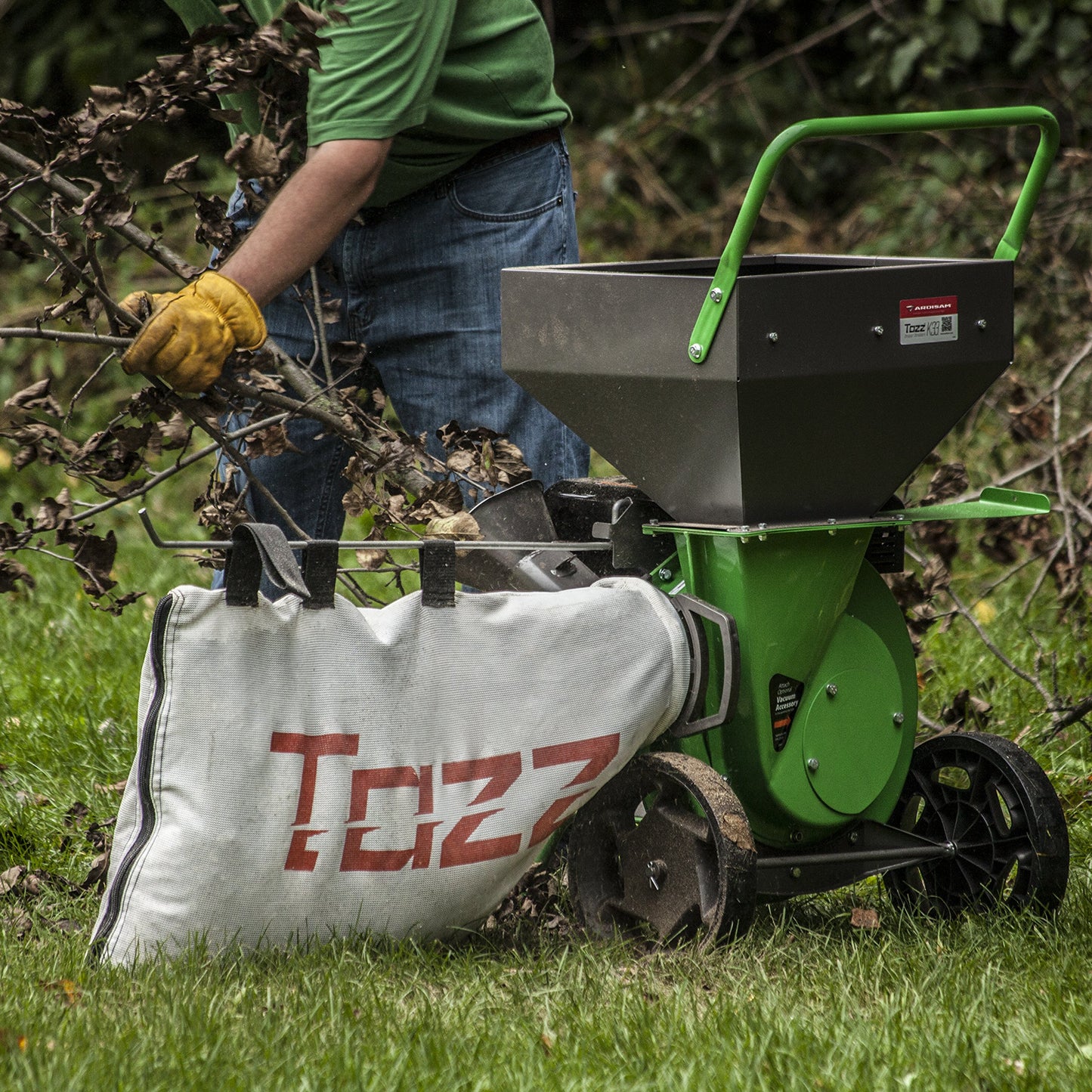 Tazz Chipper Shredder 35259, Heavy Duty 212cc, 4-Cycle Viper Engine, Rugged Debris Bag, Steel Hopper, Shred Branches up to 3” in Diameter